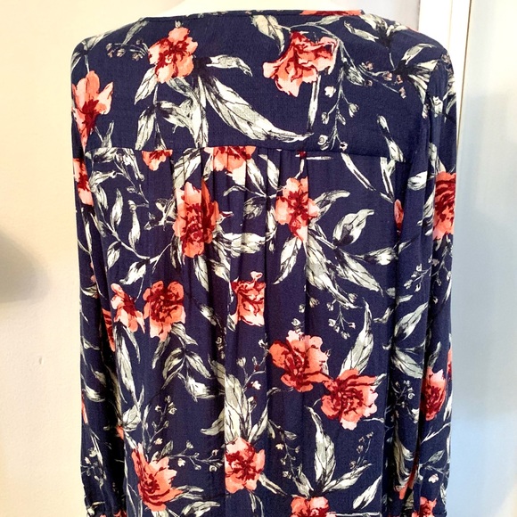 Women’s Lucky Brand Floral Pheasant Blouse Size L career casual Navy Blue boho - Picture 8 of 10